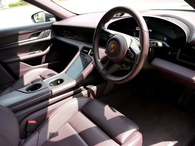 2022 Porsche TAYCAN 照片 7