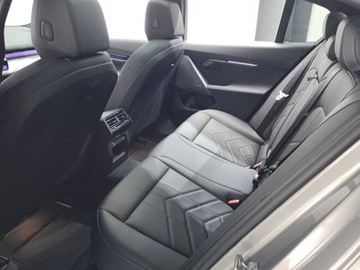 2025 BMW 5 SERIES — миниатюра 26
