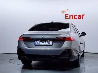 صورة 4 لـ 2025 BMW 5 SERIES