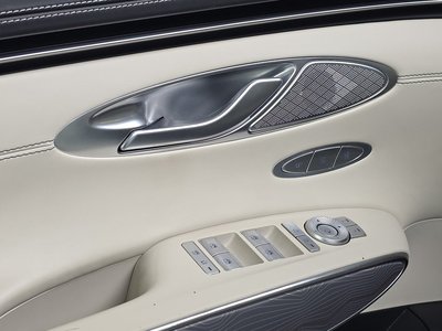 2021 Genesis GV70 — миниатюра 28