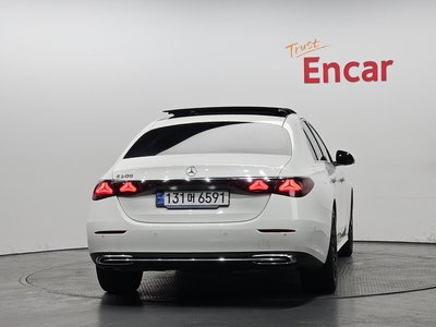 MERCEDES-BENZ E-CLASS - 3