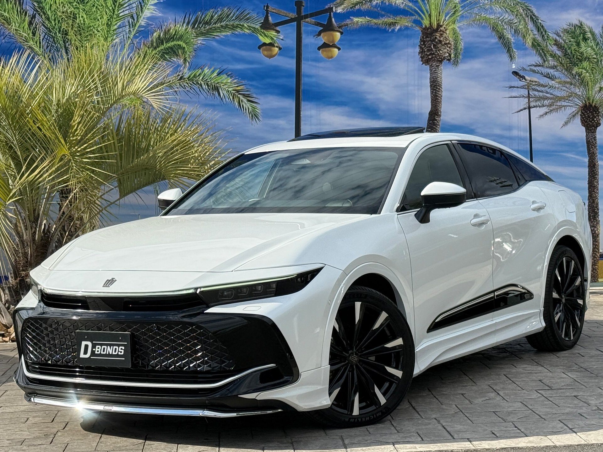 TOYOTA CROWN CROSSOVER - View 1