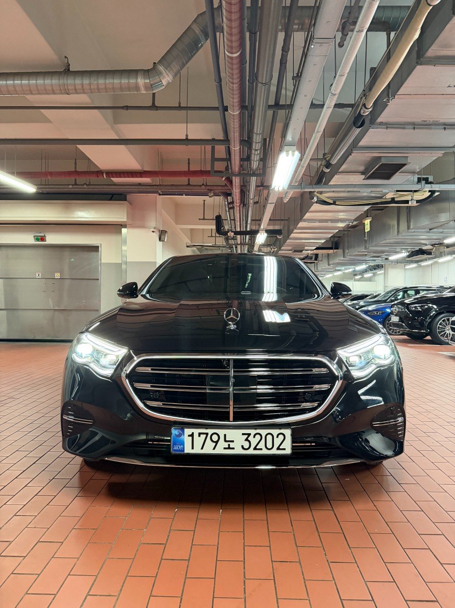 MERCEDES-BENZ E-CLASS - View 1