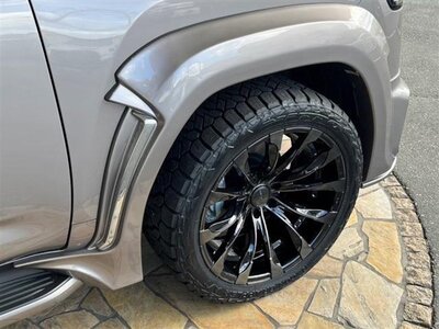 2023 Toyota LAND CRUISER 300 thumbnail 17