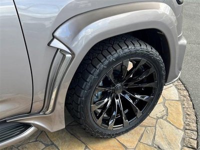 2023 Toyota LAND CRUISER 300 thumbnail 18