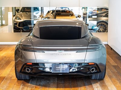 ASTON MARTIN DB12 - 10
