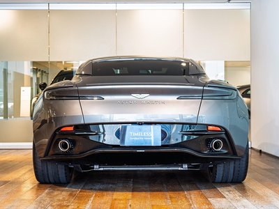 ASTON MARTIN DB12 - 9