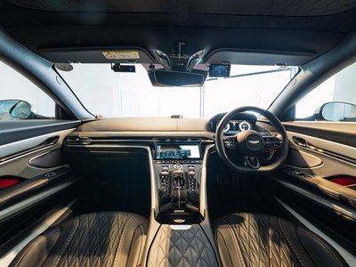 ASTON MARTIN DB12 - 2