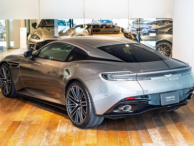 ASTON MARTIN DB12 - 3