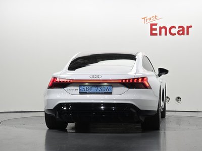 صورة 4 لـ 2022 AUDI E-TRON GT