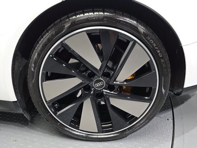 صورة 8 لـ 2022 AUDI E-TRON GT