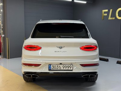 BENTLEY BENTAYGA - 6