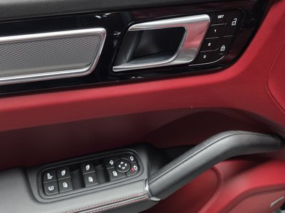 2023 Porsche CAYENNE thumbnail 30