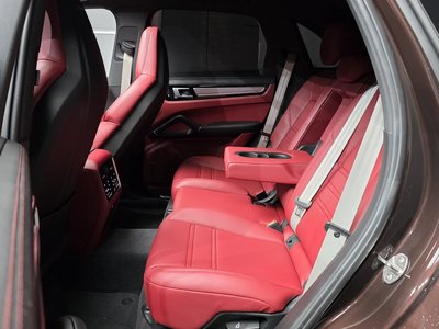 2023 Porsche CAYENNE thumbnail 18