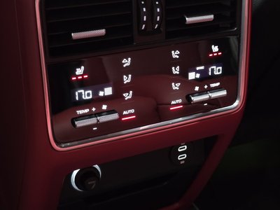 2023 Porsche CAYENNE thumbnail 31