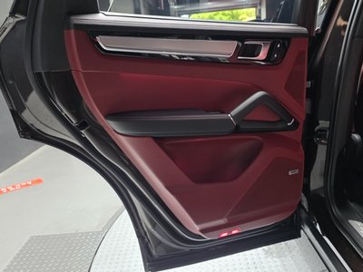 2023 Porsche CAYENNE thumbnail 15