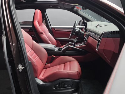 2023 Porsche CAYENNE thumbnail 16