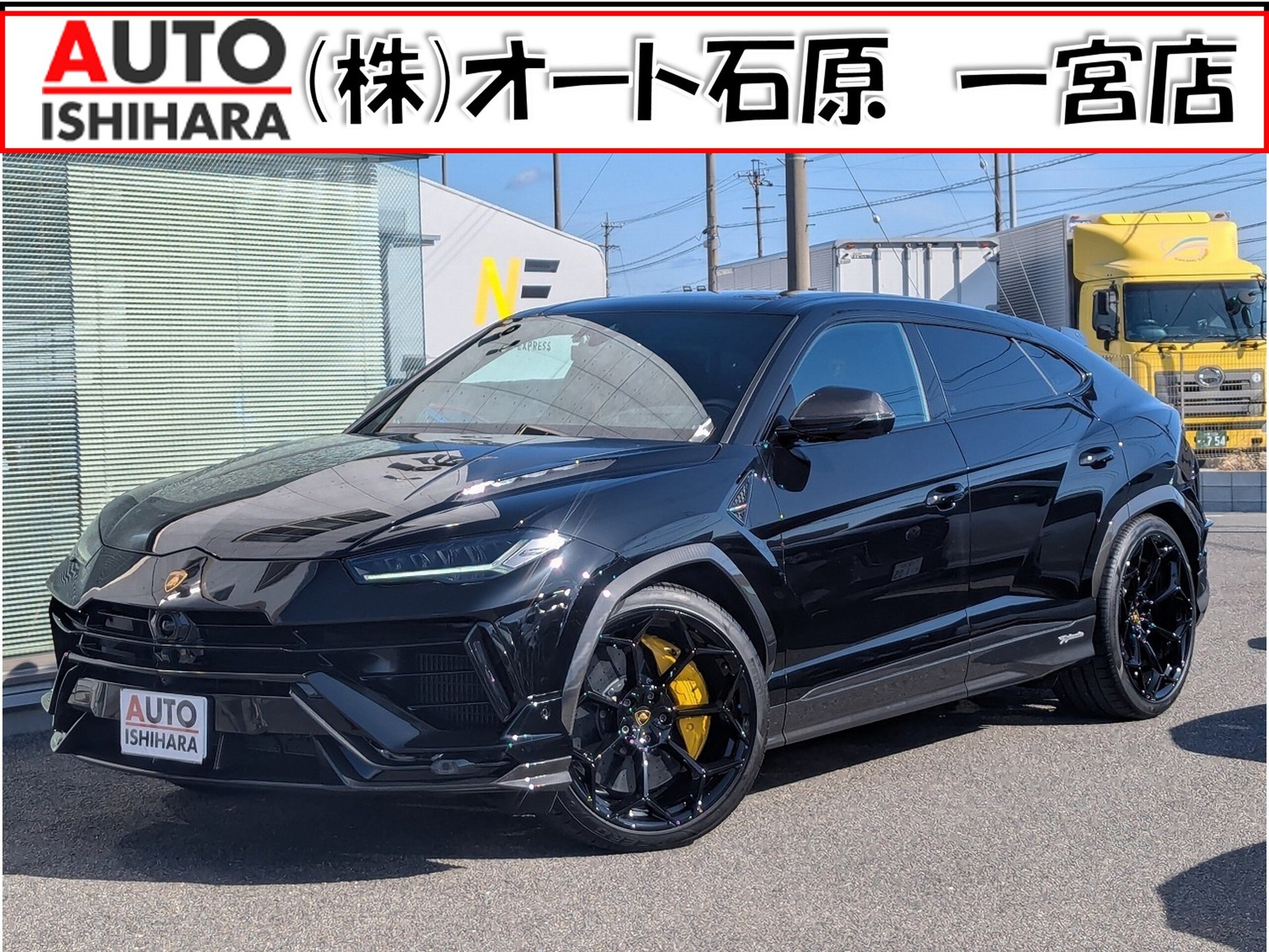 LAMBORGHINI URUS - View 1