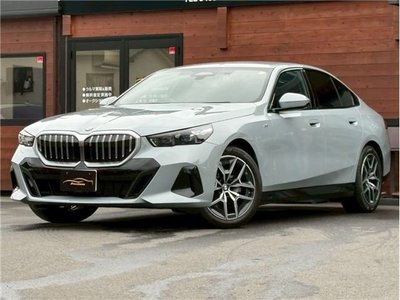 2024 BMW 5 SERIES photo 1