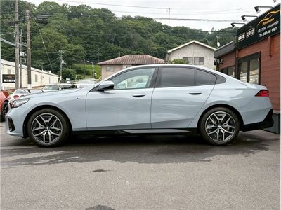2024 BMW 5 SERIES photo 6