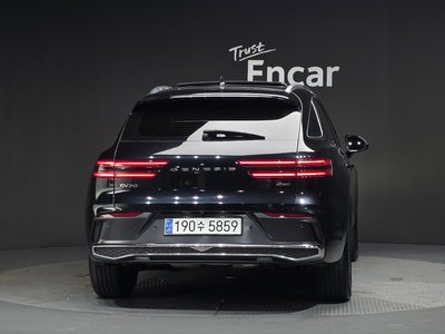 صورة 3 لـ 2024 Genesis GV70