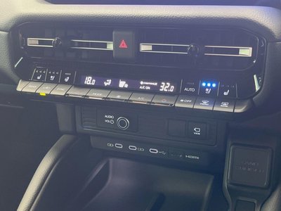 TOYOTA LAND CRUISER 250 - 7