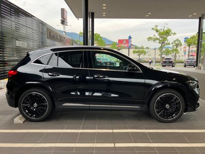 MERCEDES-BENZ GLA - 4