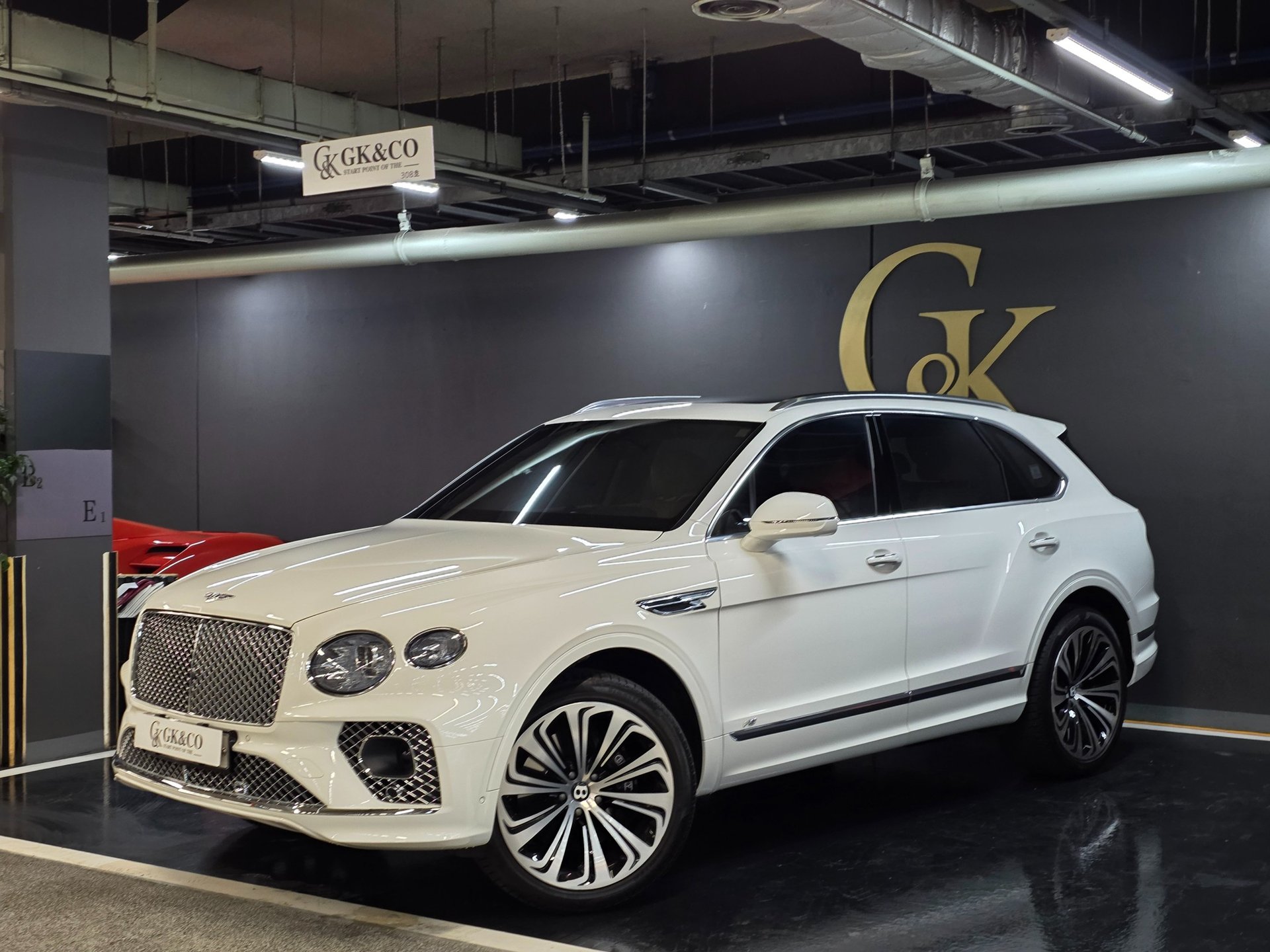 BENTLEY BENTAYGA - View 1