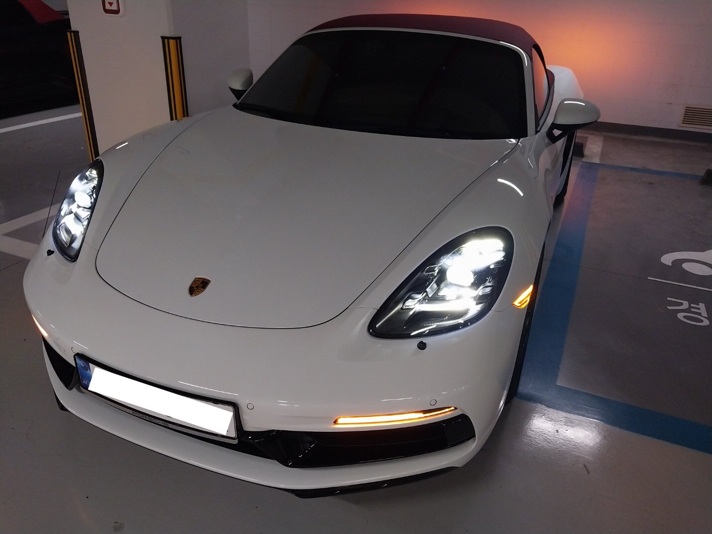 PORSCHE 718 BOXSTER - View 1