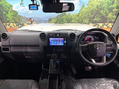 TOYOTA LAND CRUISER 70 - 2