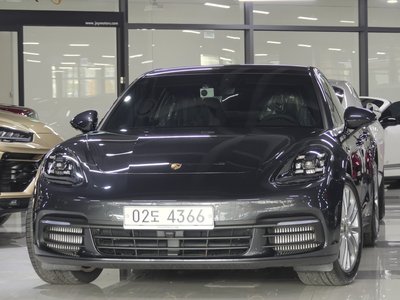 PORSCHE PANAMERA - 1