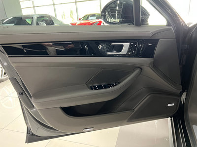 PORSCHE PANAMERA - 8