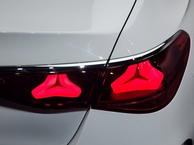 صورة 10 لـ 2025 Mercedes-BENZ E-CLASS