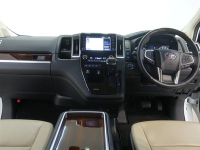 TOYOTA GRAND ACE - 9