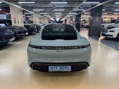 2025 Porsche TAYCAN photo 3