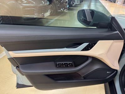 2025 Porsche TAYCAN 缩略图 17