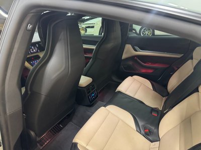2025 Porsche TAYCAN photo 10