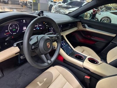 2025 Porsche TAYCAN photo 4