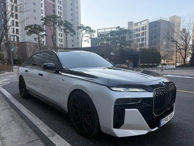 BMW 7 SERIES - 8