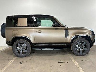 LAND ROVER DEFENDER - 4