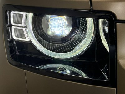 LAND ROVER DEFENDER - 9