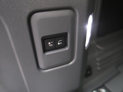 LAND ROVER DEFENDER - 7