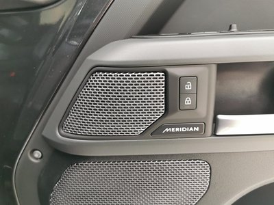 LAND ROVER DEFENDER - 10