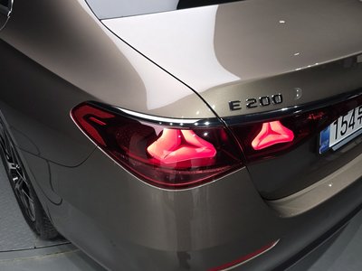 MERCEDES-BENZ E-CLASS - 10