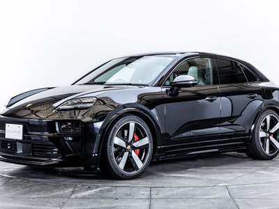 PORSCHE MACAN - 4