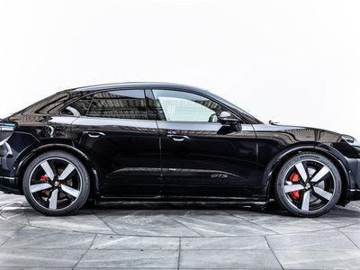 PORSCHE MACAN - 8