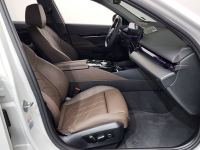 2024 BMW 5 SERIES — миниатюра 11
