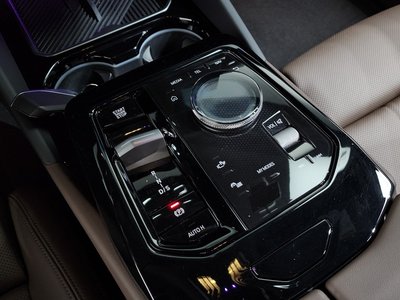 2024 BMW 5 SERIES photo 9