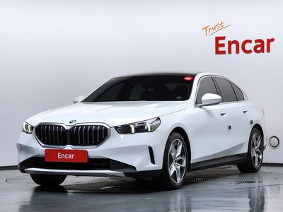 2024 BMW 5 SERIES photo 1