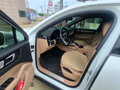PORSCHE CAYENNE - 8